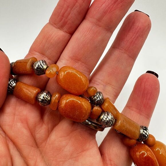 18" long Beautiful stone and silver tone beaded necklace! - Picture 3 of 11